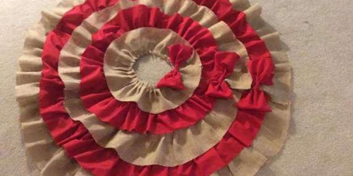Choose the Right Sizes and Designs of Jute Christmas Tree Skirts Online