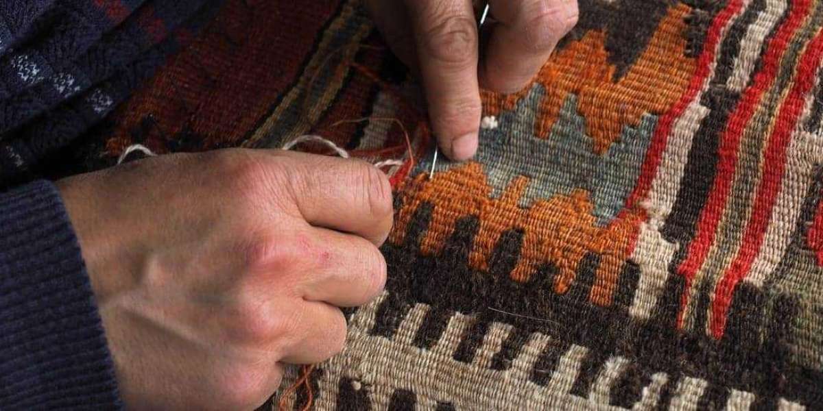Comment nettoyer et réparer les tapis anciens faits main : tout ce que vous devez savoir