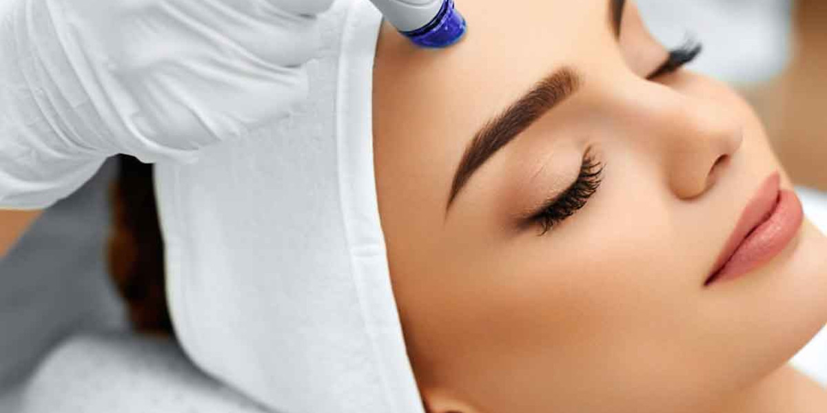 Transformative Treatment for Hyperhidrosis and Upper Eyelid Surgery in the UK