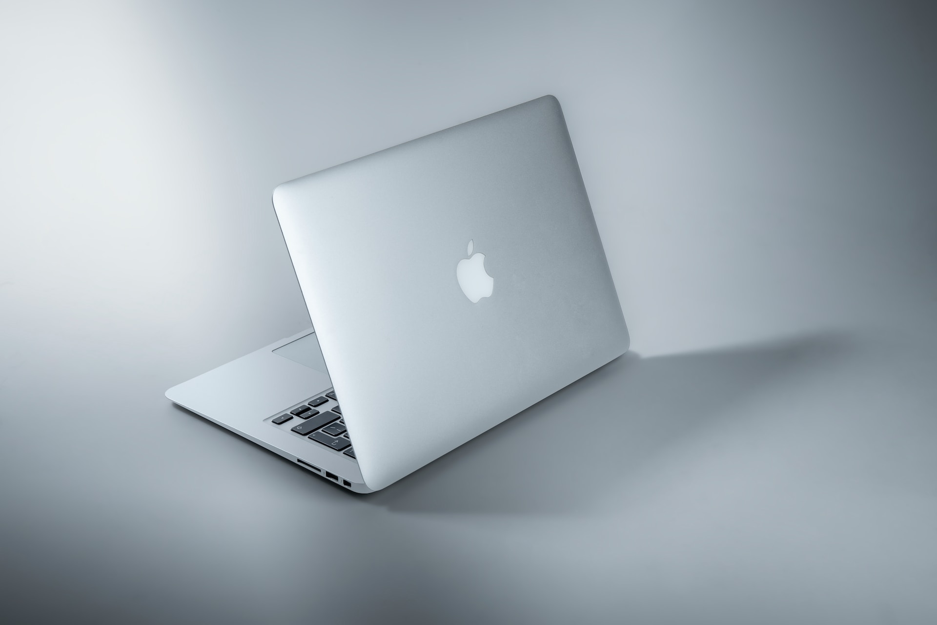 Preserving Value: Tips to Sell Your Macbook Pro and iMac