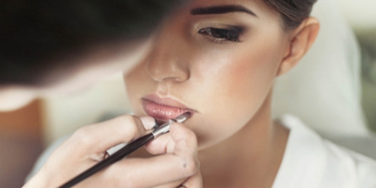 Building a Glamorous Career: The Importance of Accredited Makeup Courses