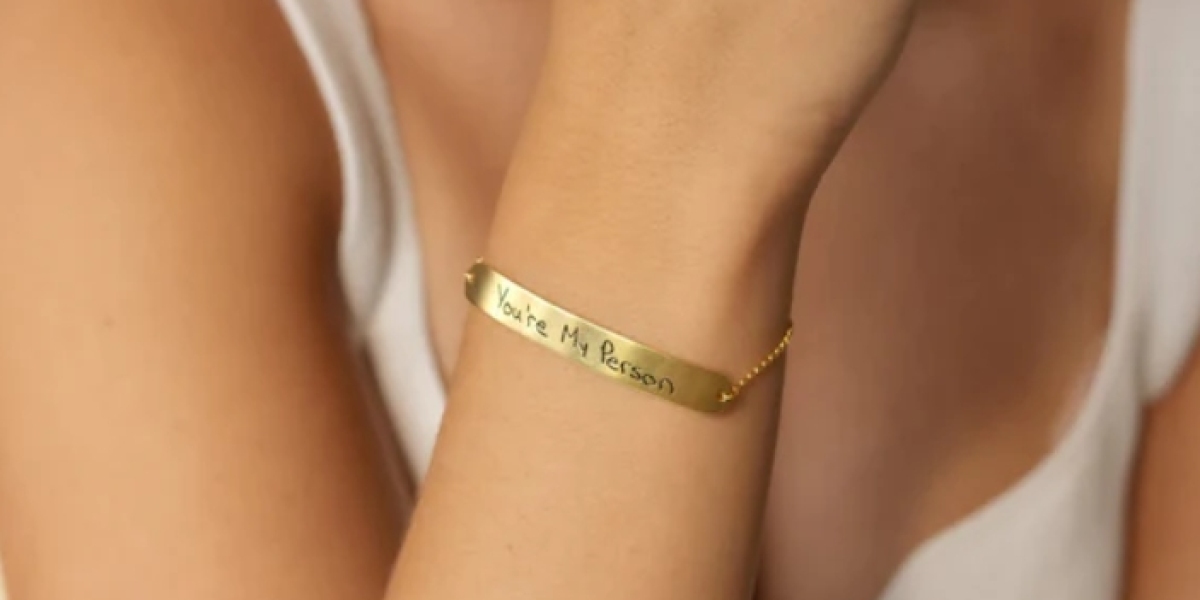 "Elegance Redefined: Personalized Name Silver Bracelets Online"