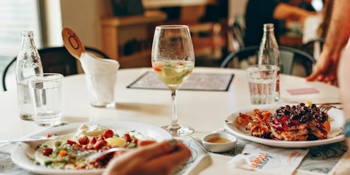 Savoring Denver's Delights: Best Brunch Spots and Top Cocktail Bars for Culinary Exploration