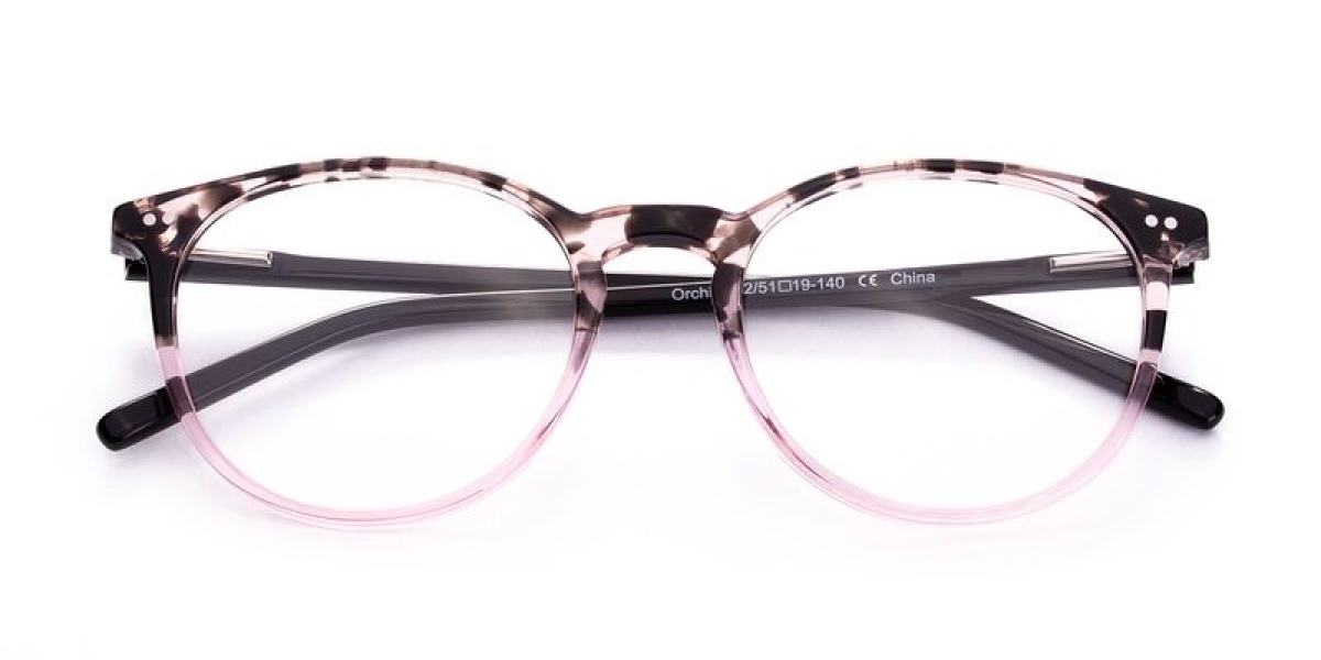 The Tortoise Shell Eyeglasses With A Color Warm And A Classical Charm