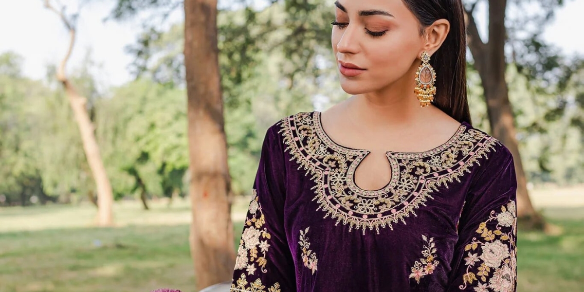 Pakistani Chic: Unveiling the Charm of Velvet Dresses in Contemporary Fashion