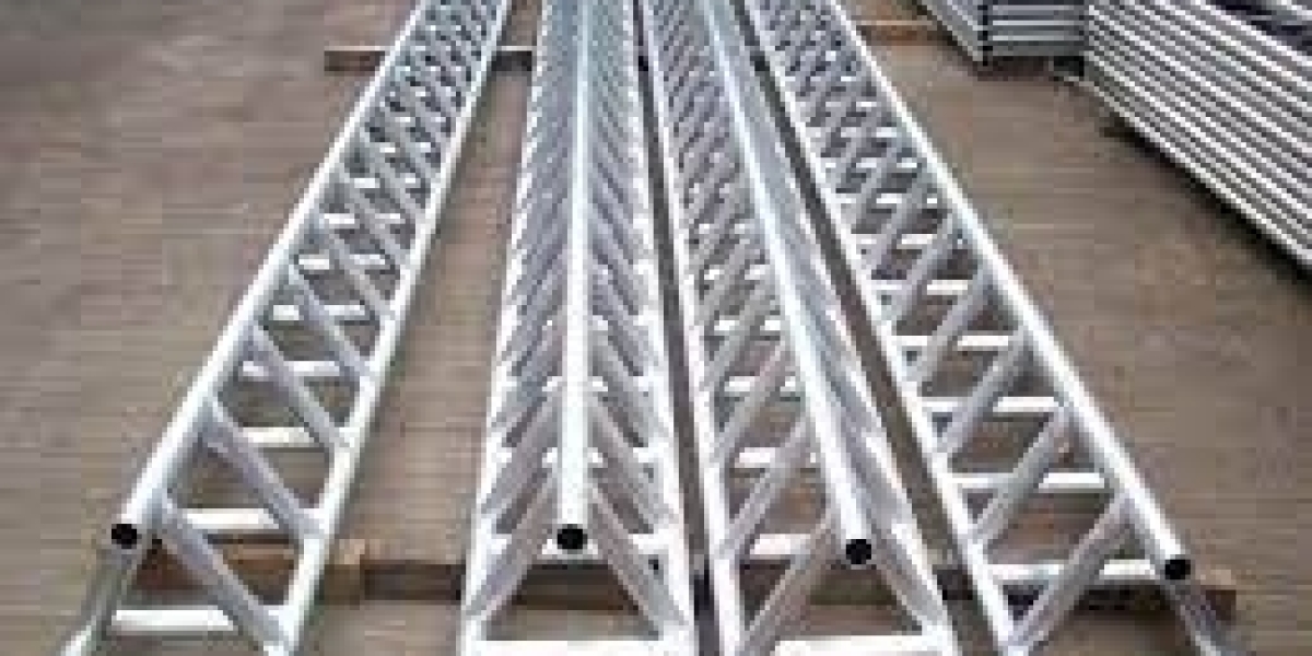 Comparing the Durability and Performance of Aluminum and Fiberglass Ladders