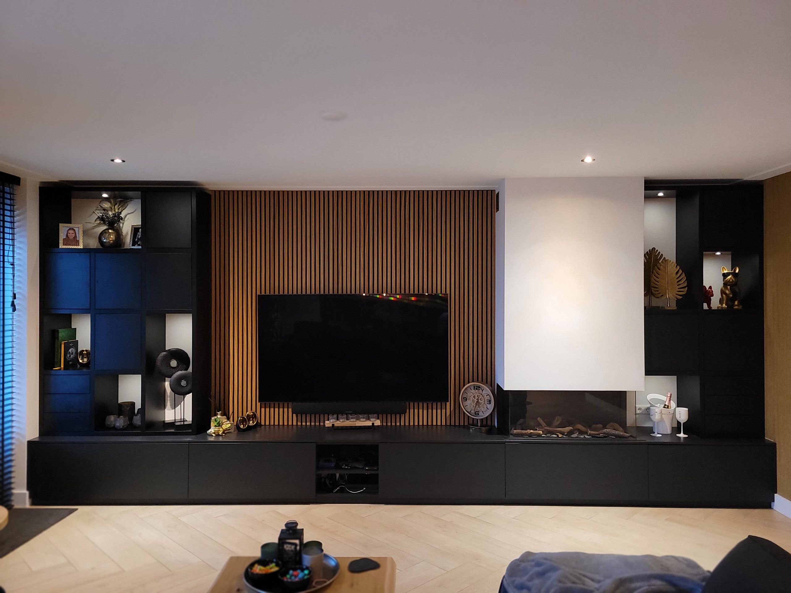 Villa Tilburg | Tv -wandmeubel met haard - JESSE | Interieur