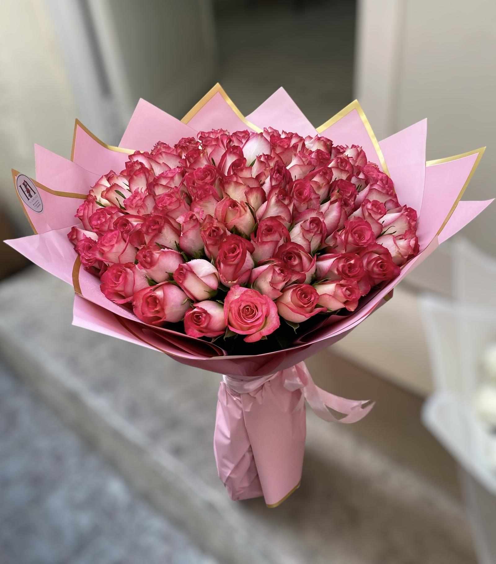 Customized Bouquets: How to Make a 101-Stem Rose Arrangement Personalized