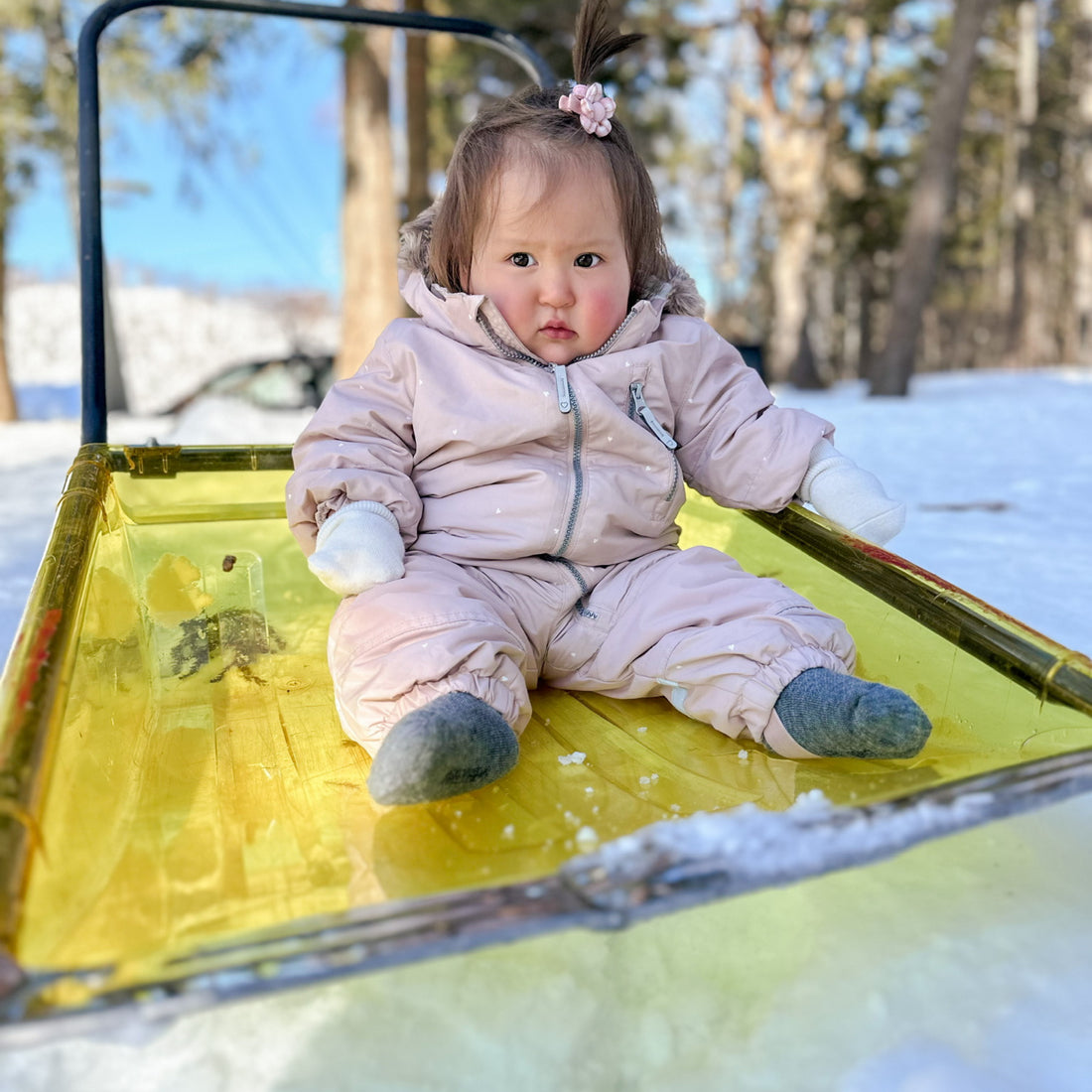 Choosing the Perfect Newborn Socks and Mittens: Material, Size, and Style Tips