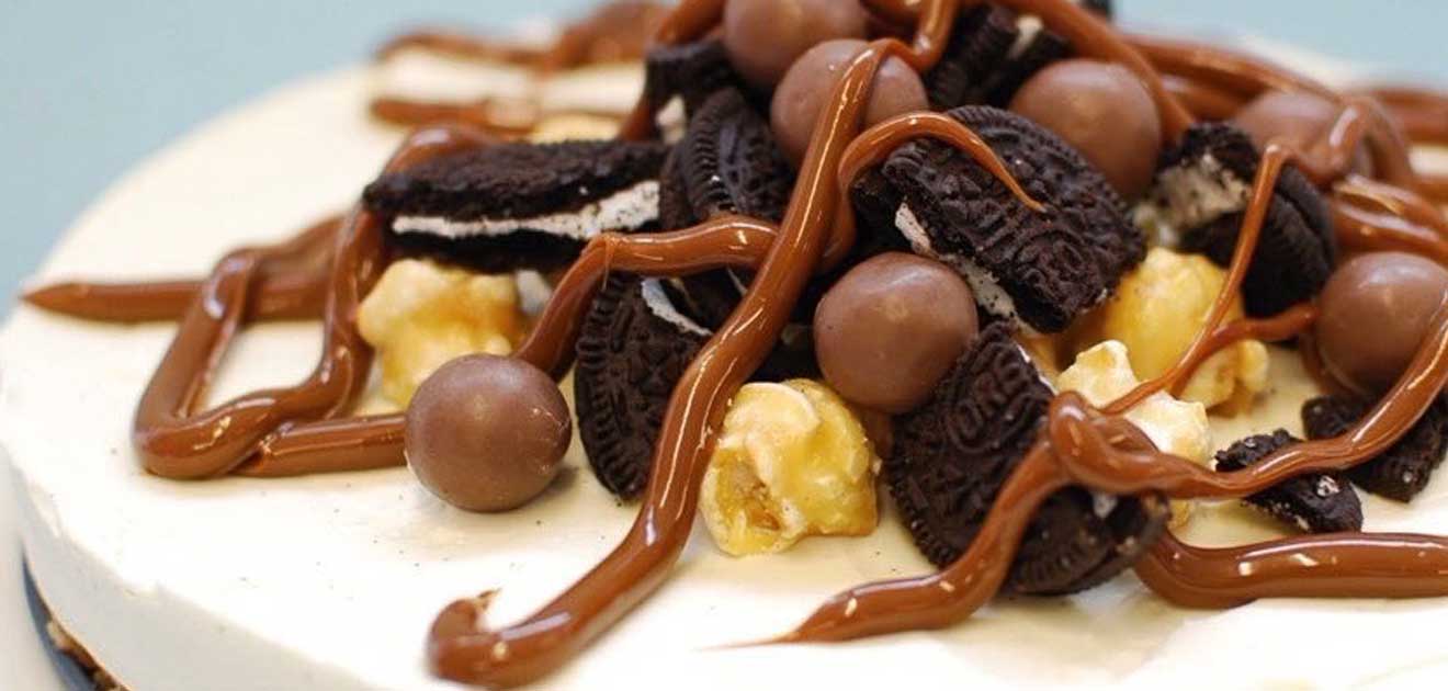 Gourmet Popcorn Vanilla Cheesecake with Oreos Recipe | Popcorn Shed