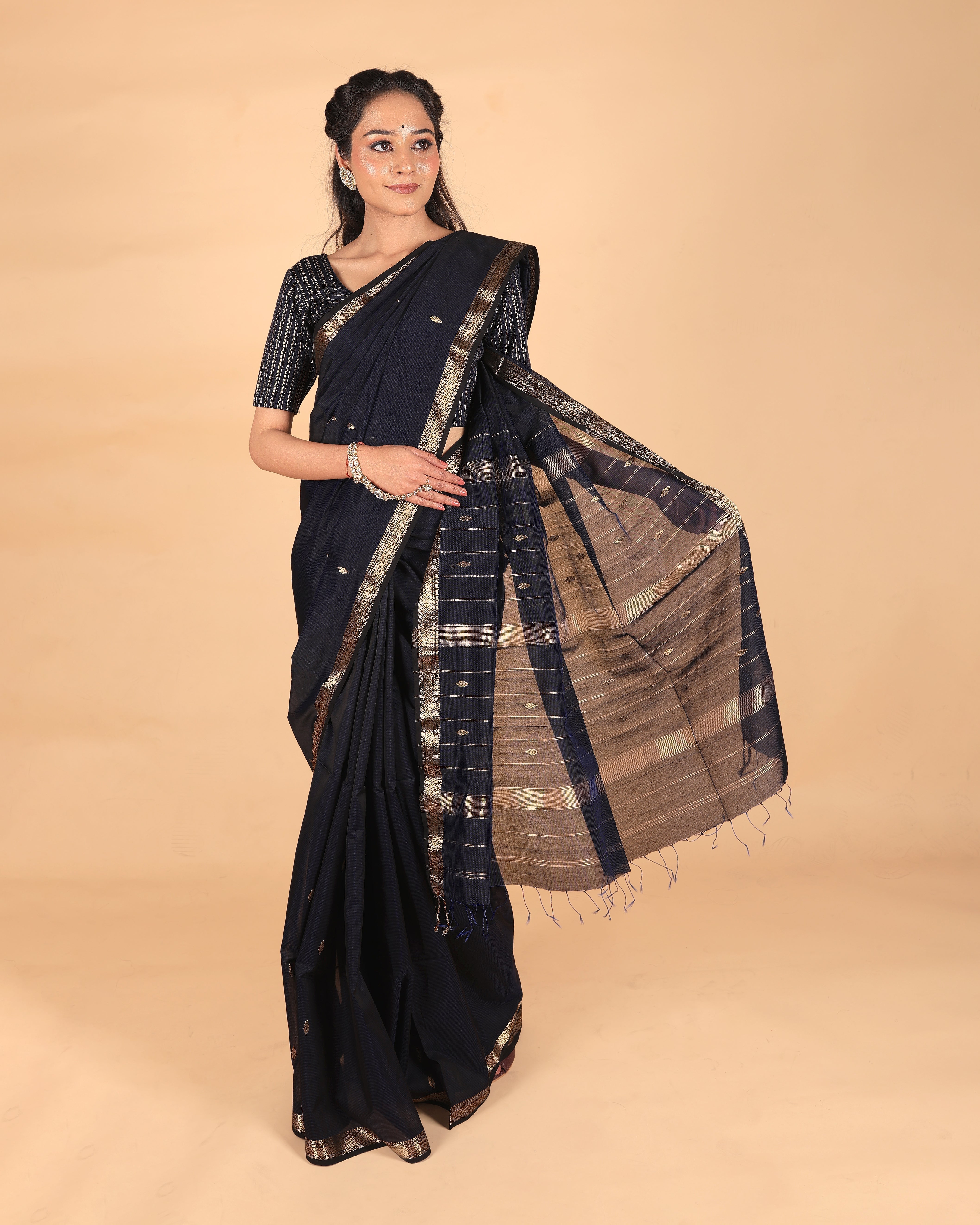 Maheshwari Tissue Sarees: 5 Stunning Reasons to Love Them  – Ahilyeshwari